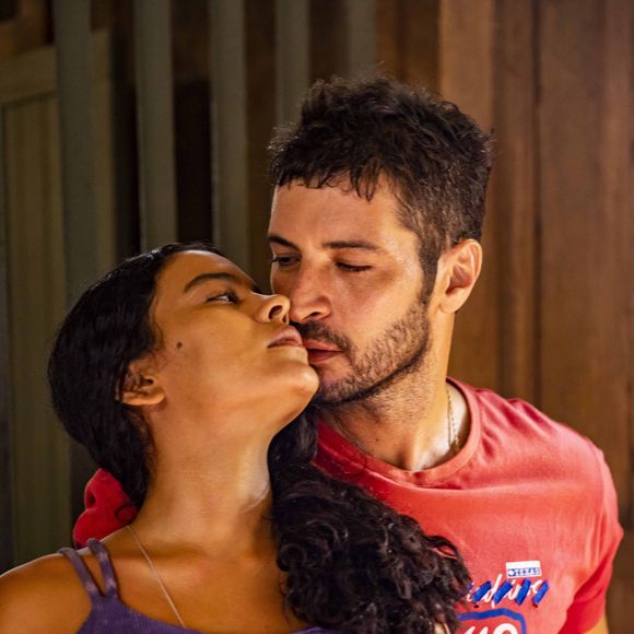 Levi (Leandro Lima) tem morte trágica ao fazer Muda (Bella Campos) refém na novela 'Pantanal'