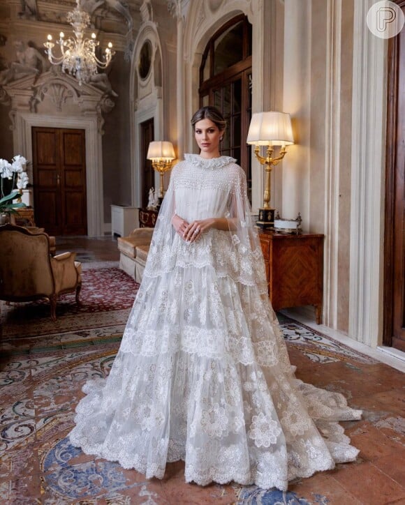 Look de noiva de Lala Rudge foi um longo poderosos Valentino alta-costura