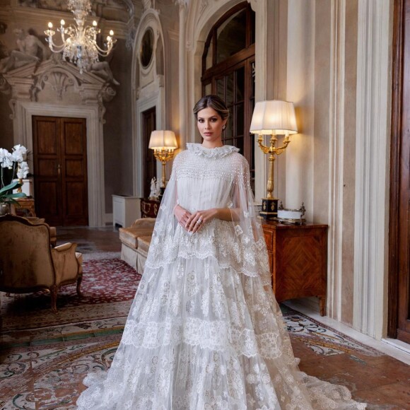 Look de noiva de Lala Rudge foi um longo poderosos Valentino alta-costura