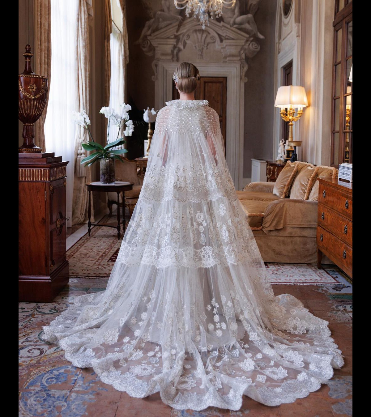 Foto: Capa em tule e rendas foi destaque no vestido de noiva de Lala ...