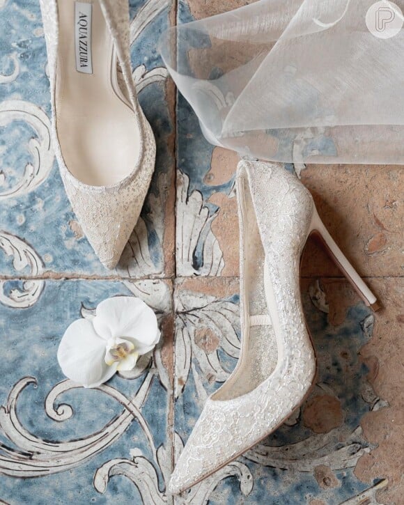 Detalhes do salto usado por Lala Rudge em casamento: sapato é da marca Aquazzura