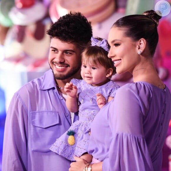 Filha de Virginia Fonseca e Zé Felipe usa vestido com mais de 4 mil cristais em seu aniversário de 1 ano. Veja os detalhes!