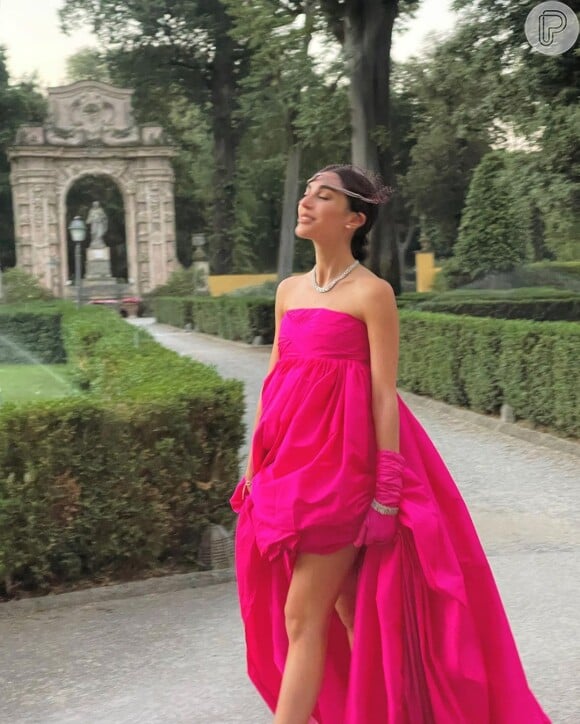 Longo rosa com design volumoso de Eliza Zazur para baile é Yousef Akbar
