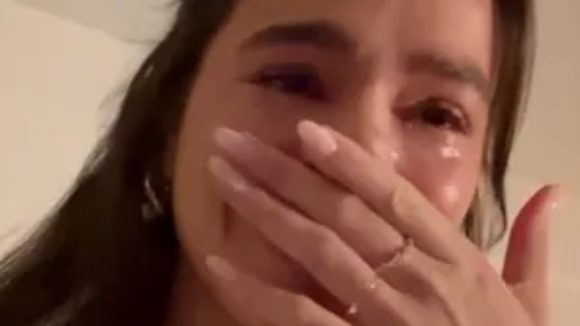 Bruna Marquezine: atriz americana faz brasileira chorar no set de 'Besouro Azul'. Entenda!