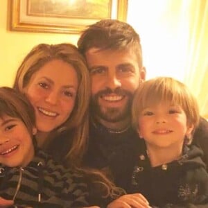 Na escola dos filhos, Shakira e Gerard Piqué Piqué tentam manter as aparências enquanto casal, mas não se falam atualmente