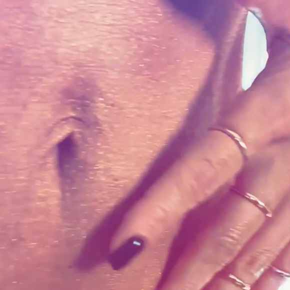 Luciana Gimenez faz cliques de lingerie e corpão impressiona os internautas