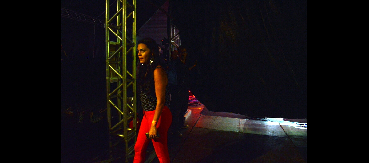 Foto Letícia Lima, do Porta dos Fundos, assiste a show de Ana Carolina, no Recife, do palco Foto Letícia Lima, do Porta dos Fundos, assiste a show de Ana Carolina, no Recife, do palco