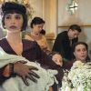 'Além da Ilusão': Iolanda (Duda Brack) surge no casamento bem na com hora do "sim" com o filho nos braços