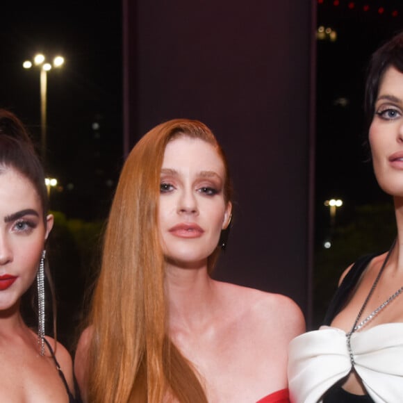 Marina Ruy Barbosa, Jade Picon e Isabeli Fontana posam juntas em evento da YSL Beauté