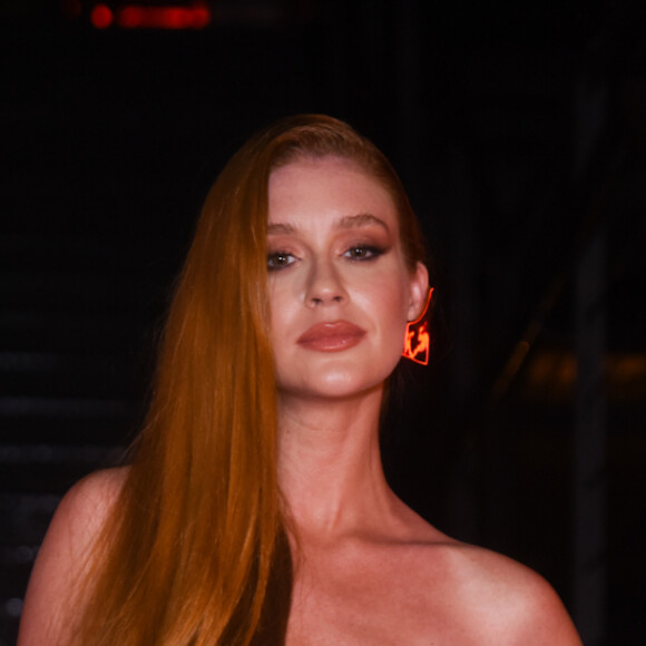 Marina Ruy Barbosa usa macacão justo de R$ 14 mil em look de Inverno sexy. Fotos!