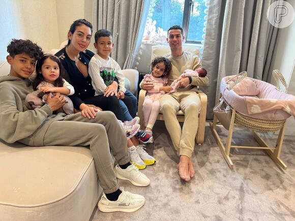 Além de Eva e Mateo, Cristiano Ronaldo é pai de Cristiano Ronaldo Jr., 11, Alana Martina, 4, e Bella Esmeralda, de um mês