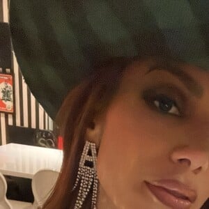 Anitta ofereceu em sua mansão uma festa junina para amigos e familiares. A poderosa voltou atrás e fez a celebração após a cura do câncer do pai