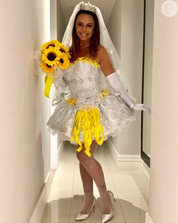 O vestido de noiva junina de Viviane Araújo era sem alças e com aplicação de rendas