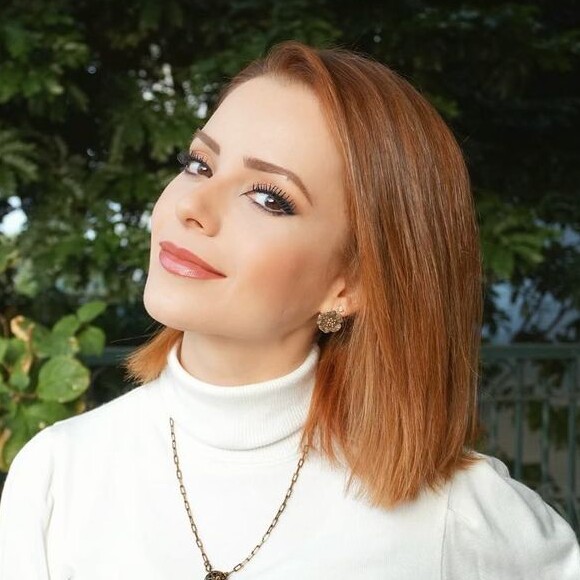 A mudança de visual no cabelo de Sandy surpreendeu a web