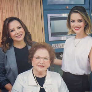 Sandy impressiona pela semelhança com a mãe, Noely