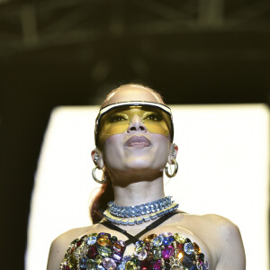 Anitta: não é a primeira vez que a cantora viraliza com uma 'patada' para um fã