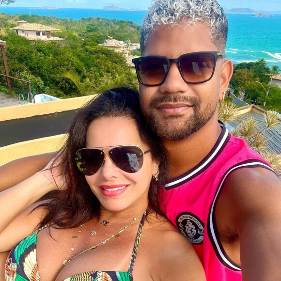 O bebê é fruto do relacionamento de Viviane Araújo e Guilherme Militão, com quem se casou em setembro de 2021