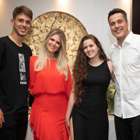 Comemoração dos 20 anos de casamento aconteceu em abril deste ano