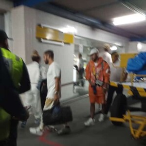 Neymar foi fotografado no aeroporto de Boa Vista após pouso de emergência