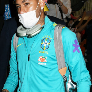 Após incidente em avião, Neymar e todos os presentes no aeronave passam bem