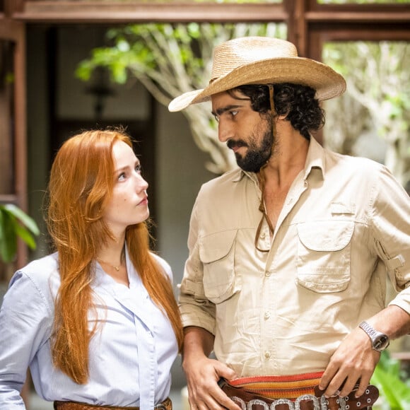Irma (Malu Rodrigues) fez sexo com José Leôncio (Renato Góes) na prainha na novela 'Pantanal' quando eram jovens