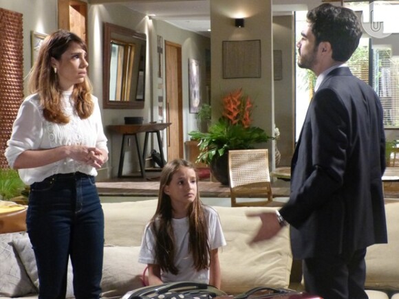 Bruna (Kiria Malheiros) sofre com a separação de Danielle (Maria Ribeiro) e José Pedro (Caio Blat), em 'Império'
