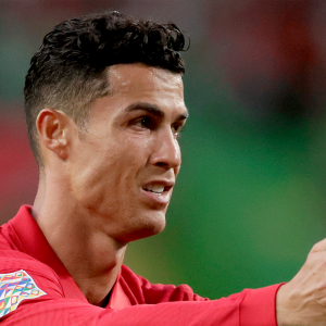 Cristiano Ronaldo se une ao sertanejo Tiago Piquilo no rol de famosos que buscam tratamento para deixar o 'dote' ainda mais avantajado