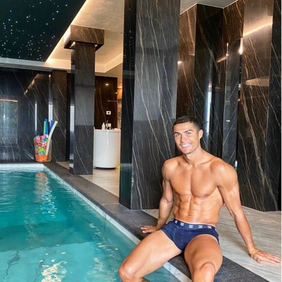 Aumento peniano de Cristiano Ronaldo? Suposto procedimento feito pelo jogador teria capacidade de aumentar de 1 a 2,5 centímetros do órgão genital