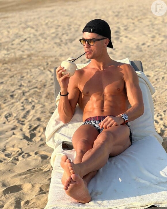 Cristiano Ronaldo: 'Pode ser colocado ácido hialurónico ou gordura para aumentar o volume do pénis, mas nunca botox como se noticiou', disse médico à Men's Health