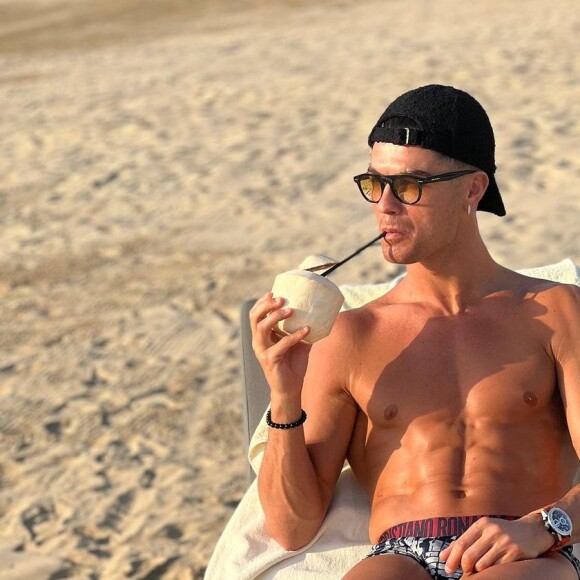 Cristiano Ronaldo: 'Pode ser colocado ácido hialurónico ou gordura para aumentar o volume do pénis, mas nunca botox como se noticiou', disse médico à Men's Health