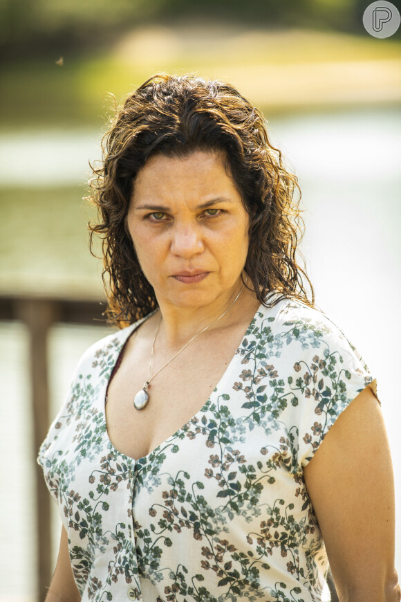 Maria Bruaca vai ser expulsa de casa pelo marido, Tenório, na novela 'Pantanal'