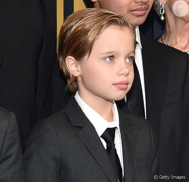 Filha de Angelina Jolie e Brad Pitt, Shiloh aparece com visual boyish no red carpet de 'Unbroken', filme dirigido pela mãe na Califórnia, em dezembro de 2014