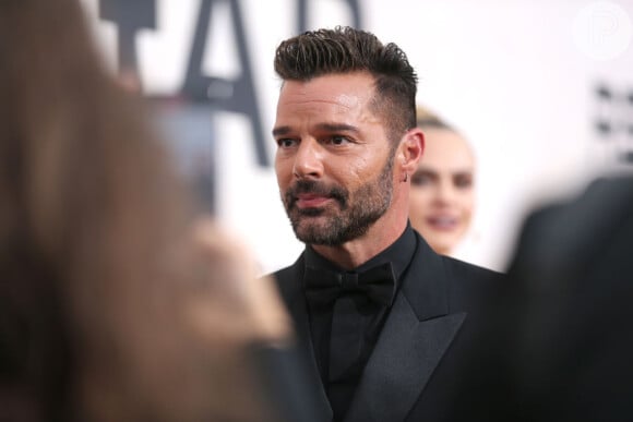Sobrinho de 21 anos de Ricky Martin acusa o cantor de assédio e violência doméstica