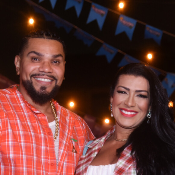 Naldo e Mulher Moranguinho elegeram tons vermelhos para os looks xadrez
