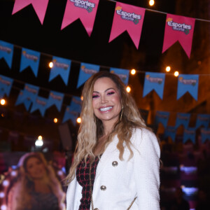 Solange Almeida foi uma das atrações da festa de Deolane Bezerra