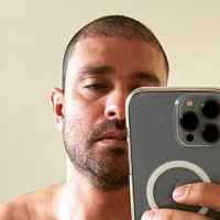 Diogo Nogueira surge sem camisa e ganha elogios 'safadinhos': 'Paolla, desculpa'