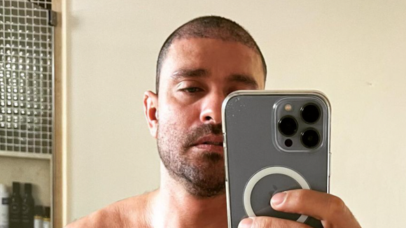 Diogo Nogueira surge sem camisa e ganha elogios 'safadinhos': 'Paolla, desculpa'