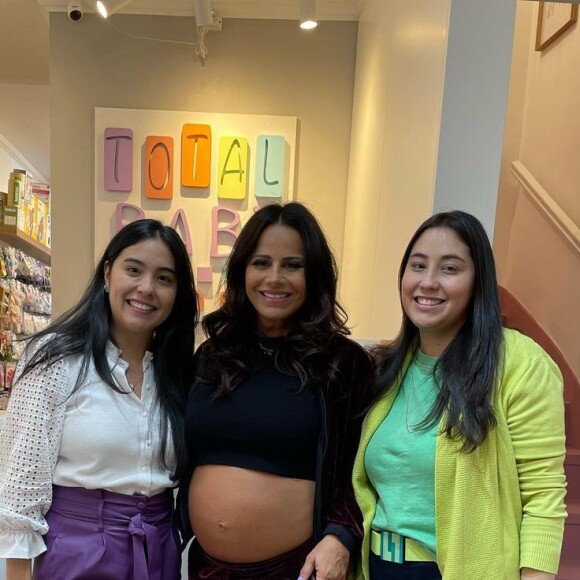 Grávida, Viviane Araujo esbanjou estilo em um look comfy de gravidez