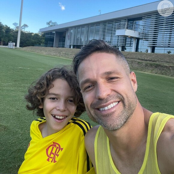 Filhos de Diego Ribas costumam aproveitar as dependências do Ninho do Urubu, centro de treinamento do Flamengo
