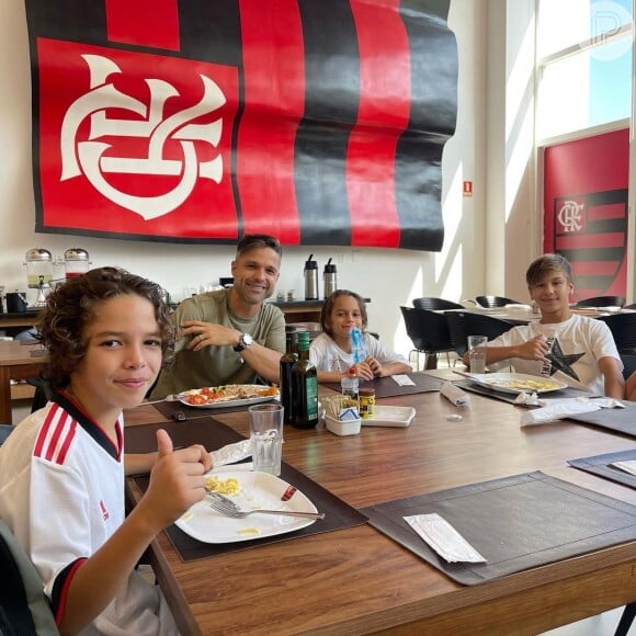 Diego Ribas gravou um vídeo ao contar para os filhos que irá sair do Flamengo