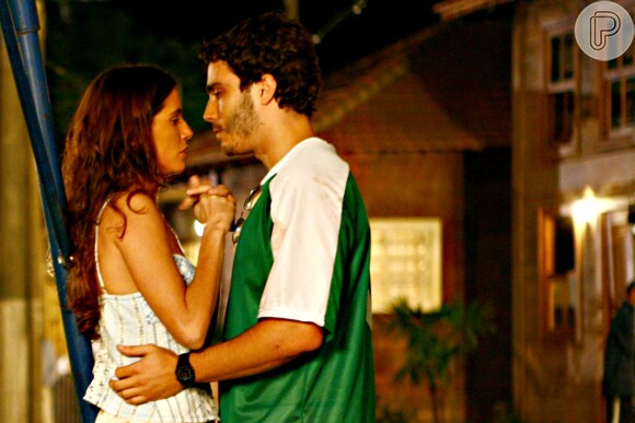 Cassiano (Thiago Rodrigues) também se envolve com Céu (Deborah Secco) na novela 'A Favorita'