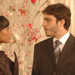 Cassiano (Thiago Rodrigues) e Alícia (Taís Araujo) se aproximam e engatam amizade na novela 'A Favorita'