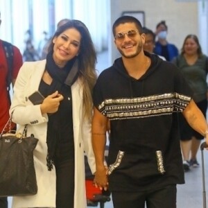 Mas o relacionamento de Arthur Aguiar e Maíra Cardi foi de idas e vindas