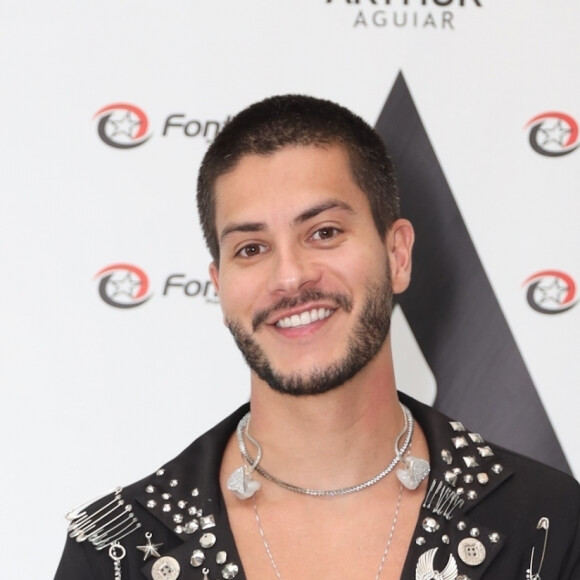 Arthur Aguiar abriu o jogo sobre seu passado 