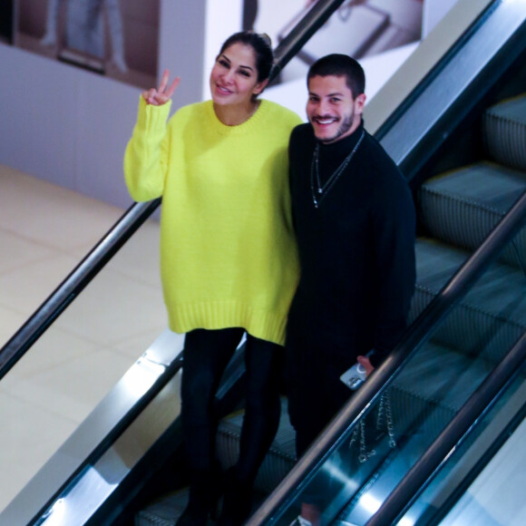 Maíra Cardi decidiu perdoar Arthur Aguiar após infidelidades