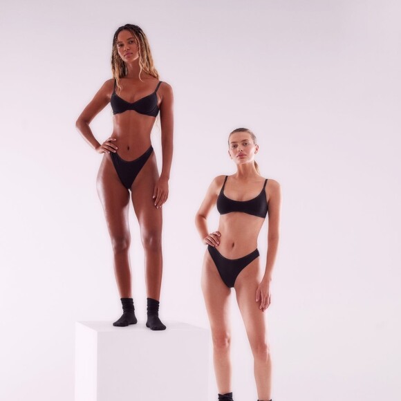 Depois de chamar atenção de Kanye West, a modelo brasileira Juliana Nalú foi convocada pela equipe de Kim Kardashian e posou para a grife de lingerie Skims.