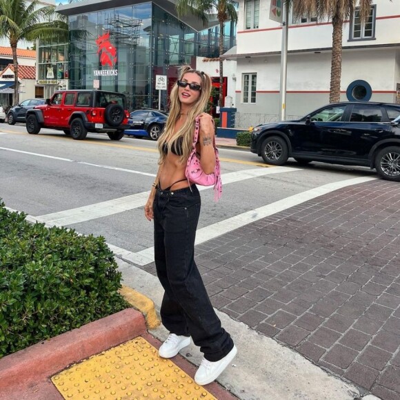 Aline Gotschalg se pronunciou após procedimento por causa de câncer