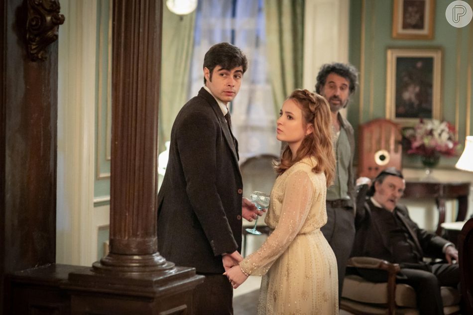 Davi e Isadora ficam juntos, no fim da novela 'Além da Ilusão' após o mágico ser inocentado pela morte de Elisa