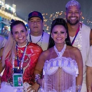 Viviane Araujo, o marido Guilherme Militão e os padrinhos do seu filho Débora e Jaime