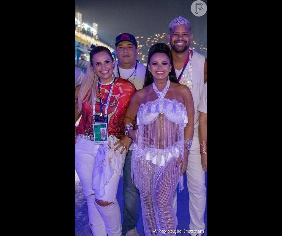 Viviane Araujo, o marido Guilherme Militão e os padrinhos do seu filho Débora e Jaime